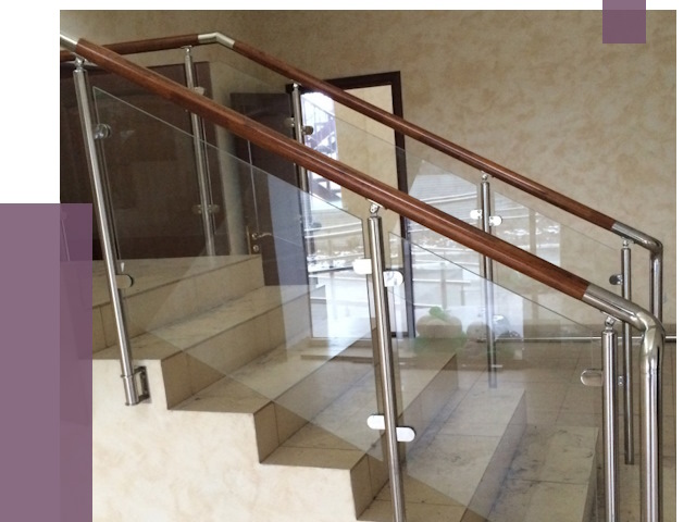 Комбинированные перила из металла и дерева в Лянторе