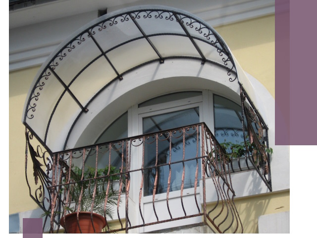 Козырьки над балконом в Лянторе — изготовление и монтаж